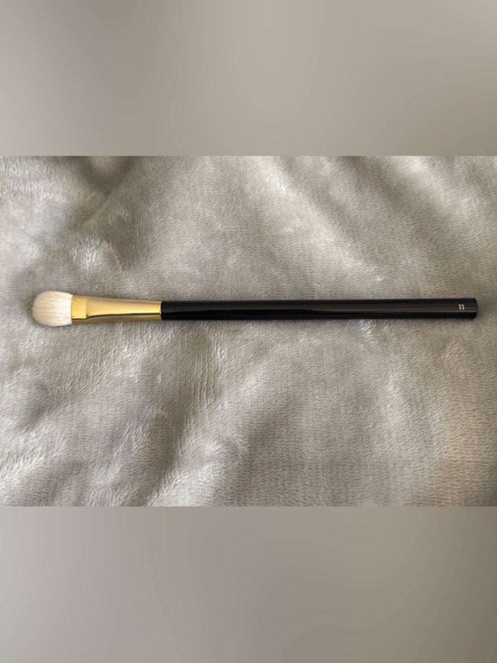 *NEW* - TOM FORD Eye Shadow Brush, #11 - Picture 2 of 5